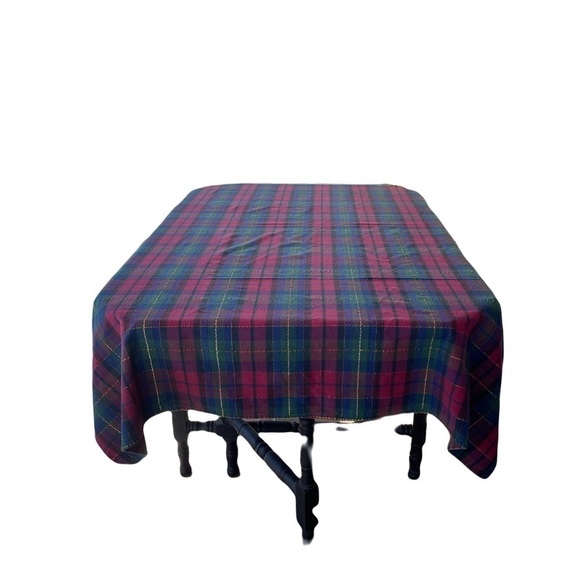 Christmas Holiday Plaid Tartan Table Cloth 77” x  56” - Picture 1 of 6